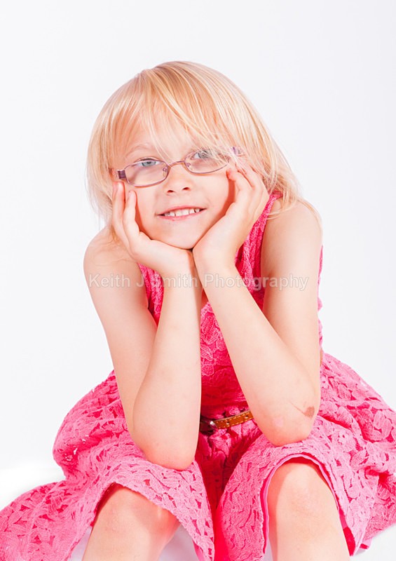 1SKJ6542 - Tina and Kayleigh.