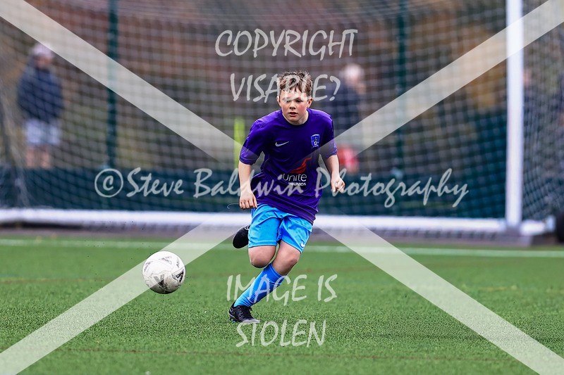 1DX30519 - 2025-10-12 FC Abbey Meads U14 Orange V Kingsdown Lions U14