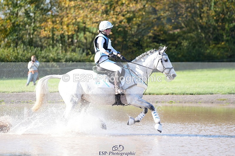 251024A-125016-10822 - B-141-Erin.Neale