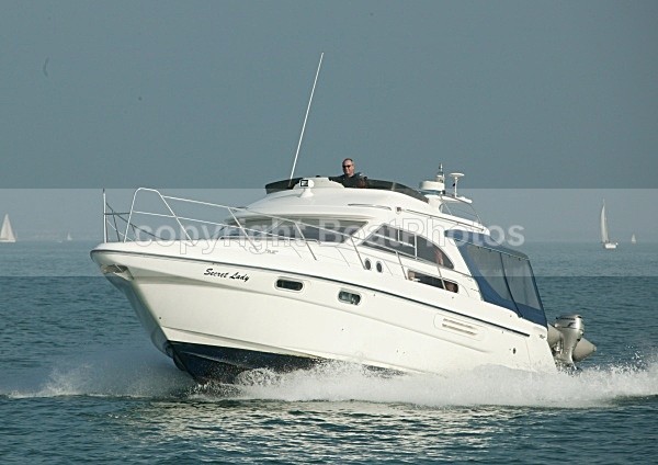 081011 SECRET LADY 8CDX0955 - Flybridge Cruisers