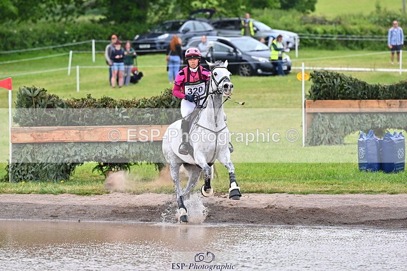 250524A-122309-10181 - B-320-Emma.Hyslop-Webb-CHICAGO.CHARLIE