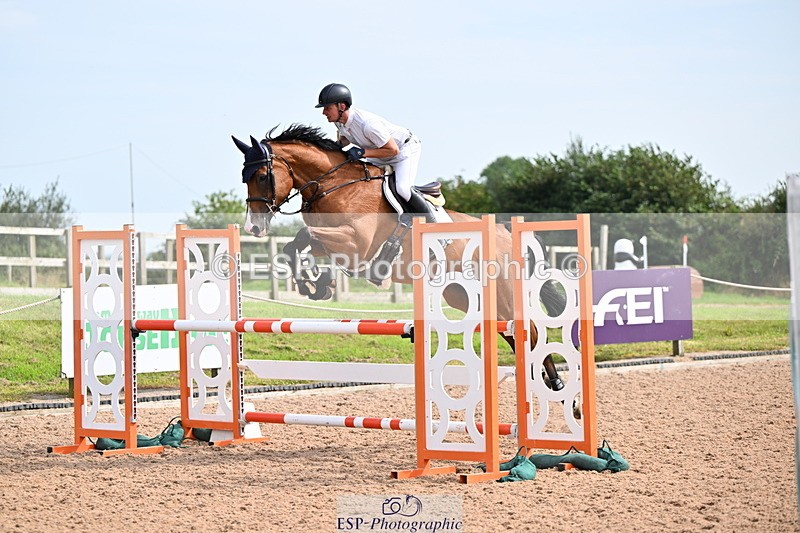 240828A-150449-01124 - Cls 4 Snr Newcomers and 1.10m Open