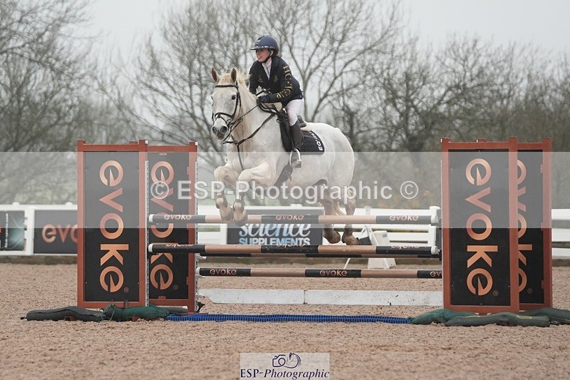 251207-120143-01938 - Cls 20 Snr Newcomers and 1.10m