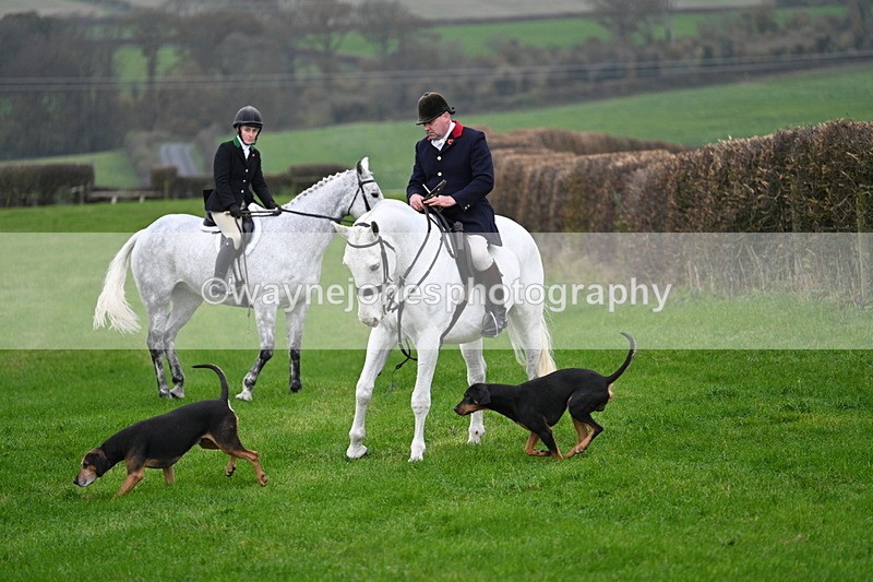 WJ7_8817 - Meet Staff & Hounds