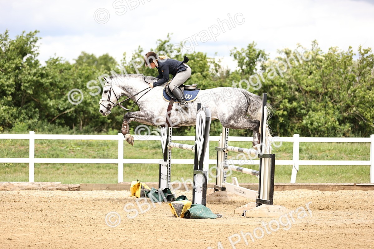 SBM_003032 - Class 11 - Senior Newcomers - 1.10m