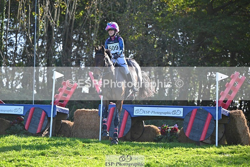 241026-142236-13897 - 509-Tichy.Sanders-SPARHANGER.VELVET