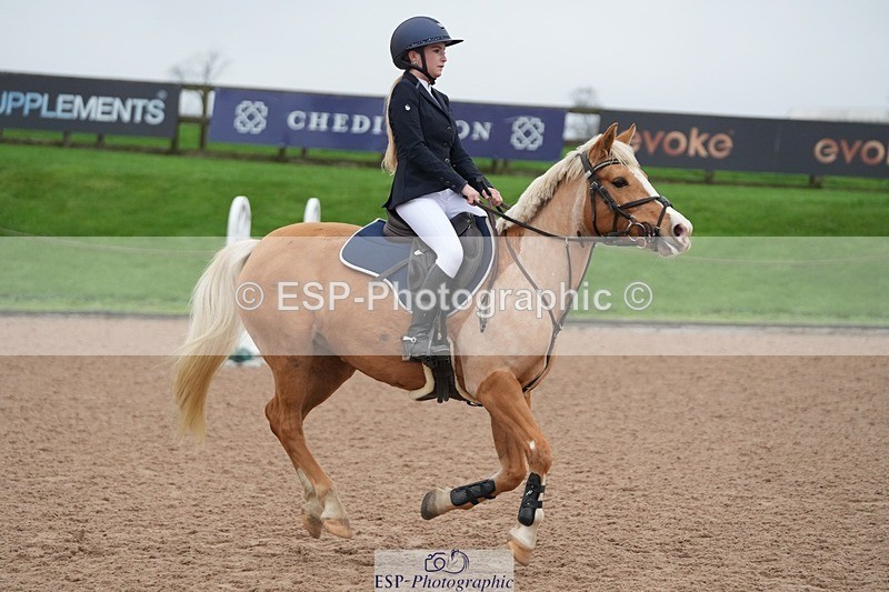 251116-094906-01421 - Cls 18 Clear Round 50cm