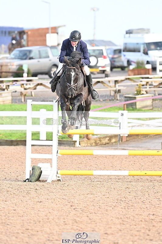 231209A-121647-01736 - Cls 12 Newcomers & 1.10m Open