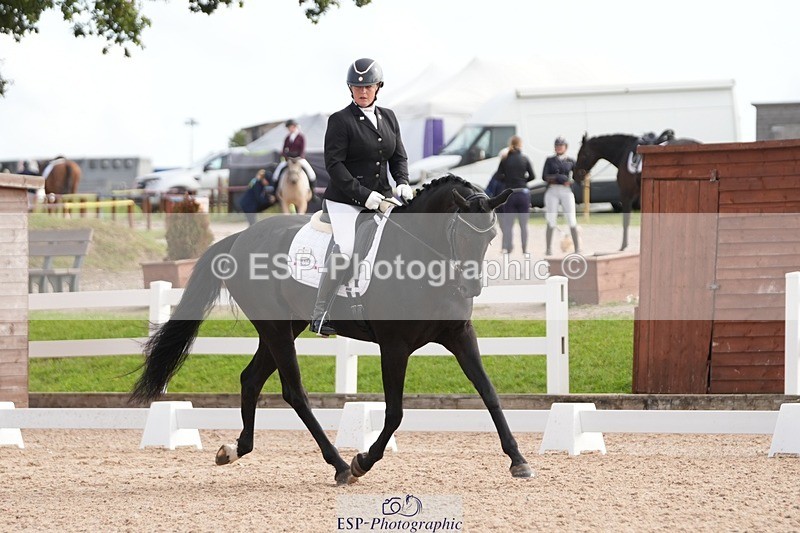 250906-101943-01475 - 003-Helen.JamesDecadent