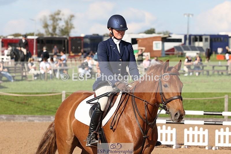 230915A-161002-03061 - Cls 6 Snr 1.05m Derby