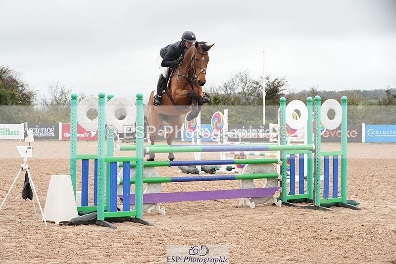 251109-112911-03562 - Cls 20 Newcomers and 1.10m Open