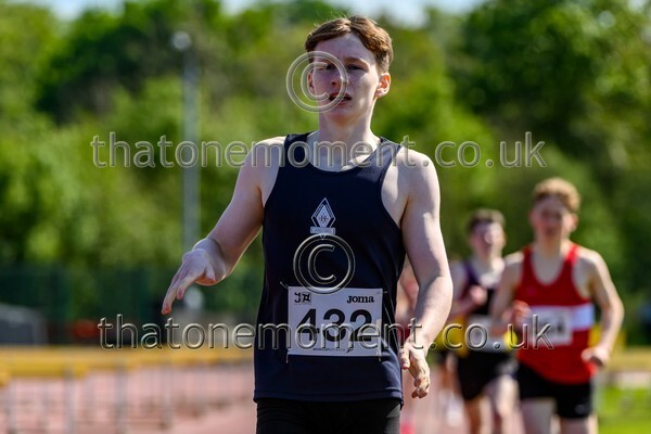 West25Sat-926808 - Track Male