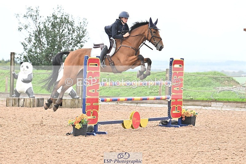 251003-133428-01157 - Cls 3 Foxhunter and 1.20m
