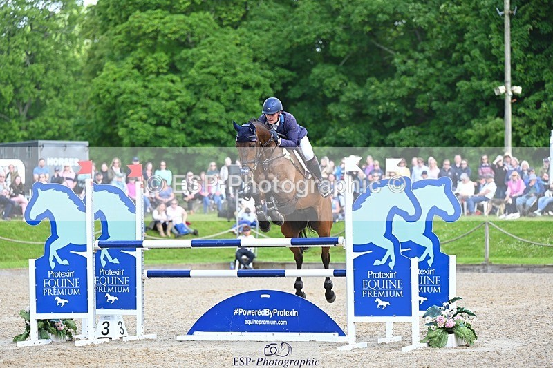 240526-100048-19820 - 301-CAMOUFLAGE-Alexander_Bragg