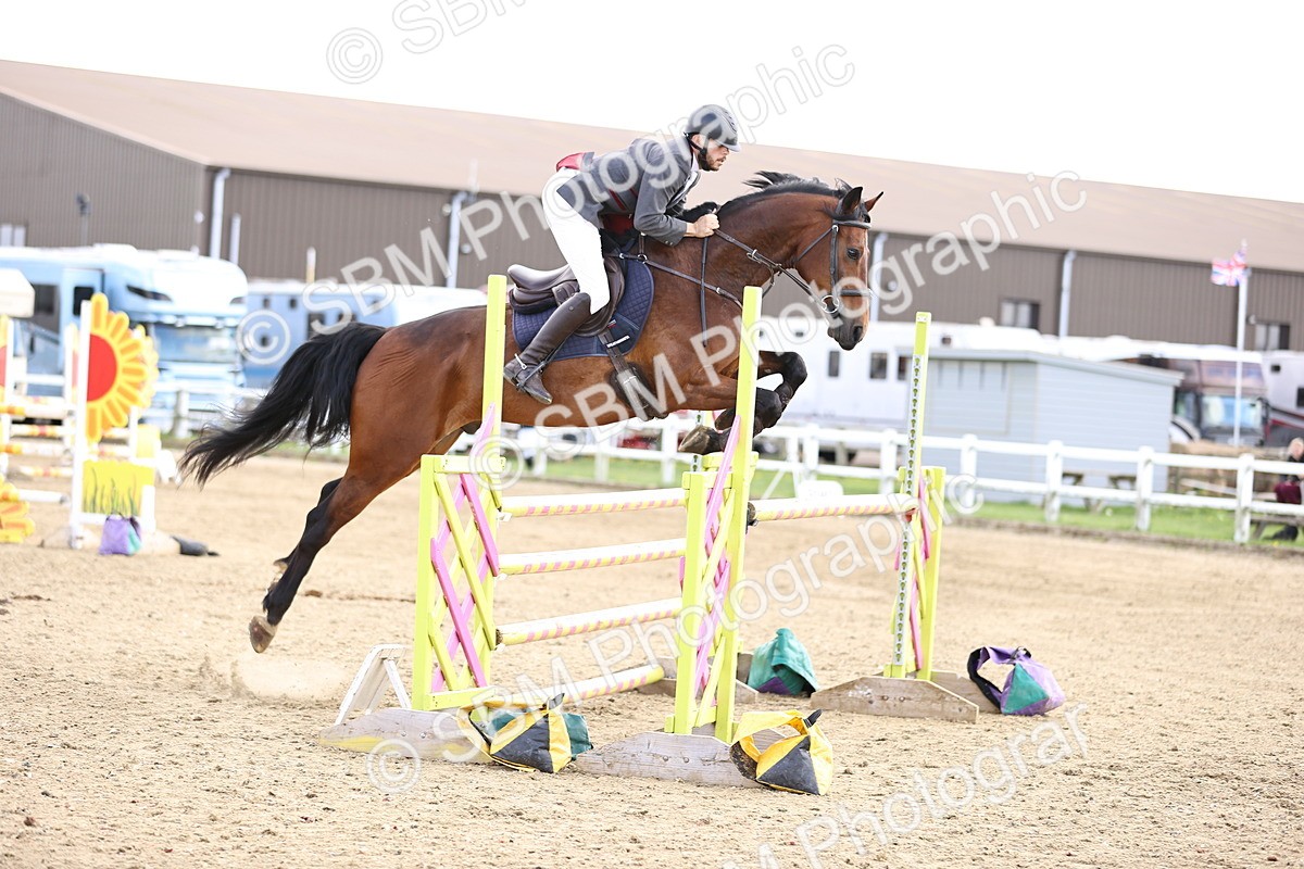 SBM_004028 - Class 17 - Senior Newcomers - 1.10m