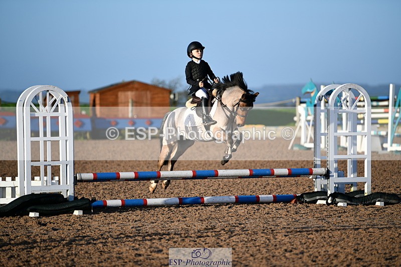 241026A-090252-00355 - SAT Cls 19 Clear Round 50cm