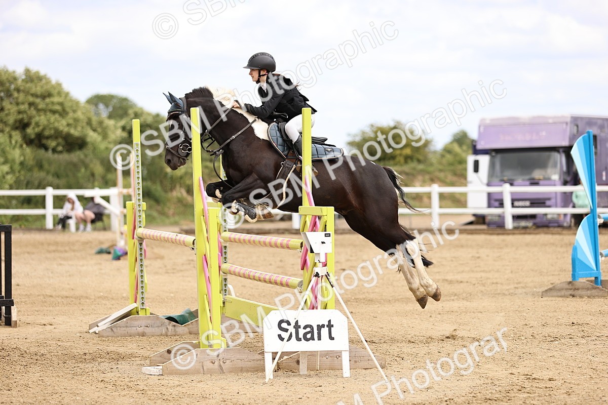 SBM_000339 - Class 4 - 1m showjumping