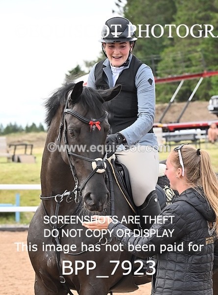 BPP_7923 - CLASS 16 FRI GFS Saddles Senior Newcomers/1.10m Open