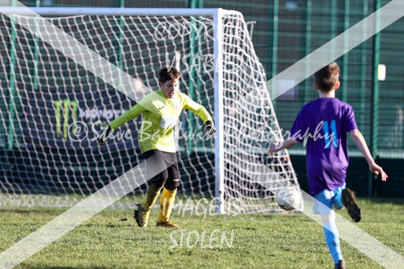 1DX32352 - 2025-11-23 FC Abbey Meads U13 Purple V Highworth Town Junior FC U13 T