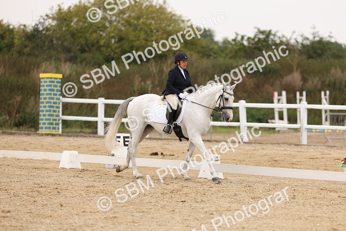 SBM_01737 - Class 9 - Novice 27 Champs