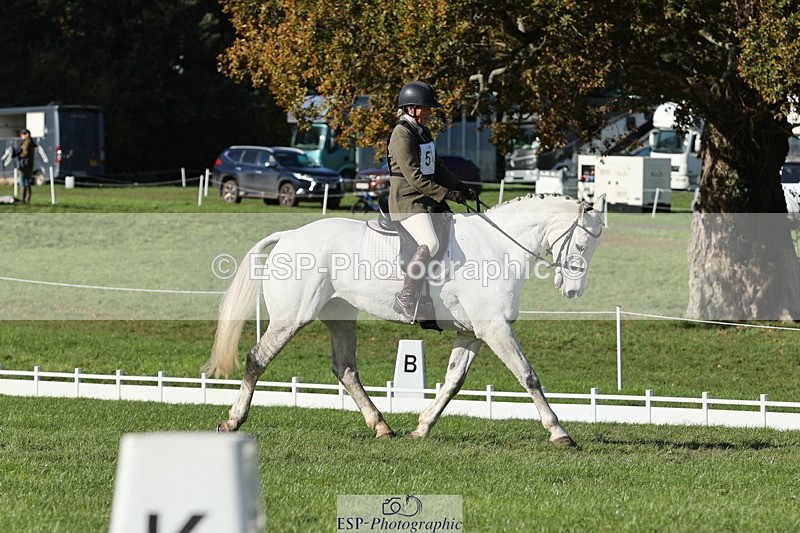251024A-143701-14242 - G-572-Laura.Pitman With Trot Up