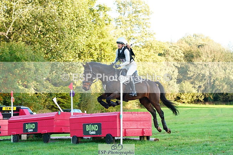 251025A-165506-22084 - H-657-Julie.Adams