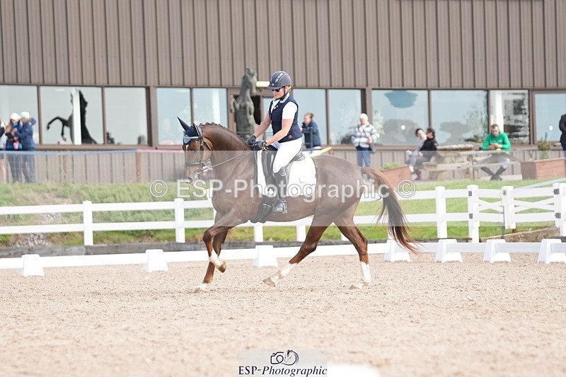 250906-104408-01551 - 006-Verity.PerryVogue