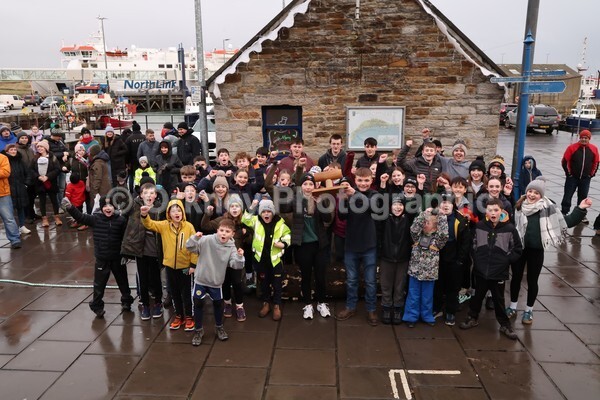 DAD_2017 - Stromness Yule Log Pull