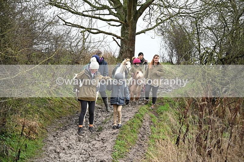 WJ7_9585 - Walk out..