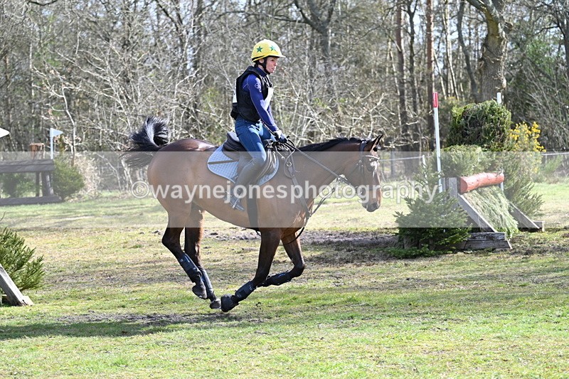 WJ7_0112 - Time 10:13 to 10:38 Times at the Fence