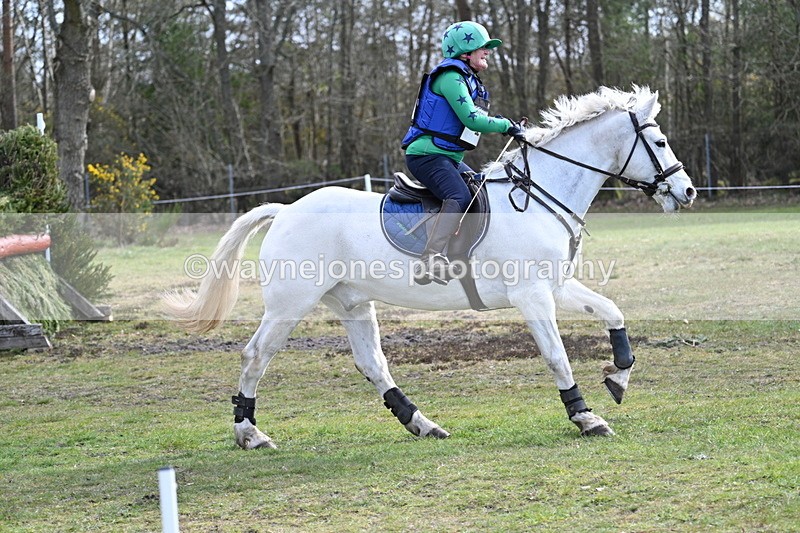 WJ7_0050 - Time 10:13 to 10:38 Times at the Fence