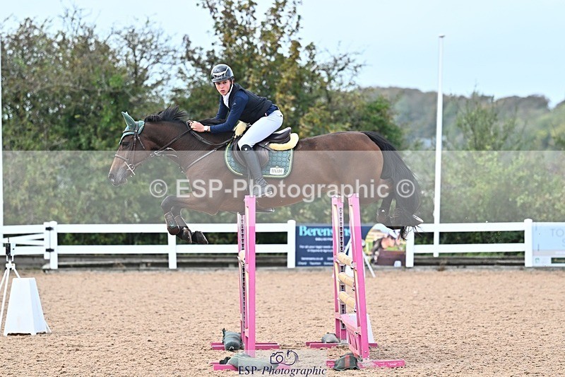 261014-124239-00459 - Cls  05 Snr Newcomers & 1.10m Open