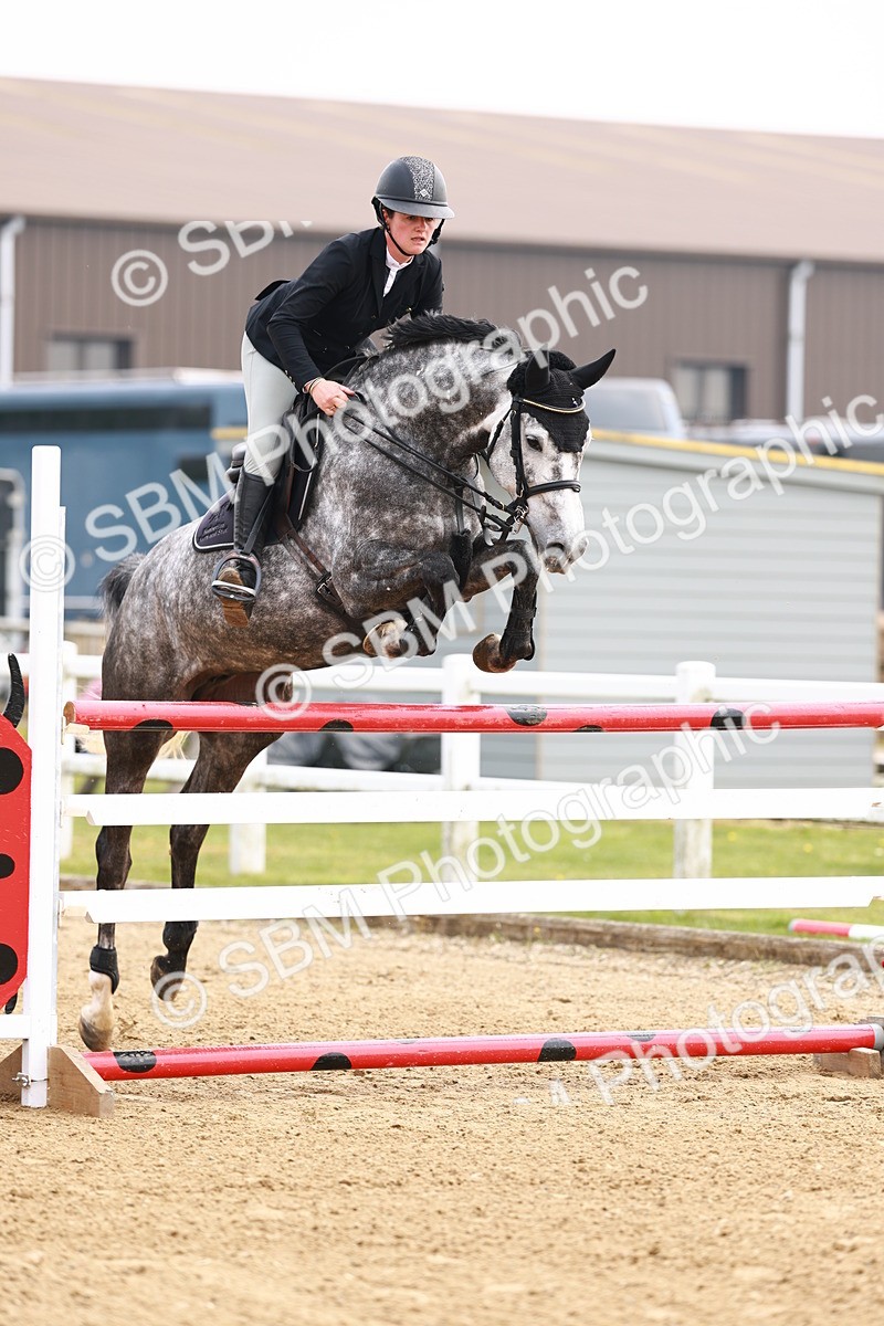  - Class 19 - Senior Foxhunter - 1.20m
