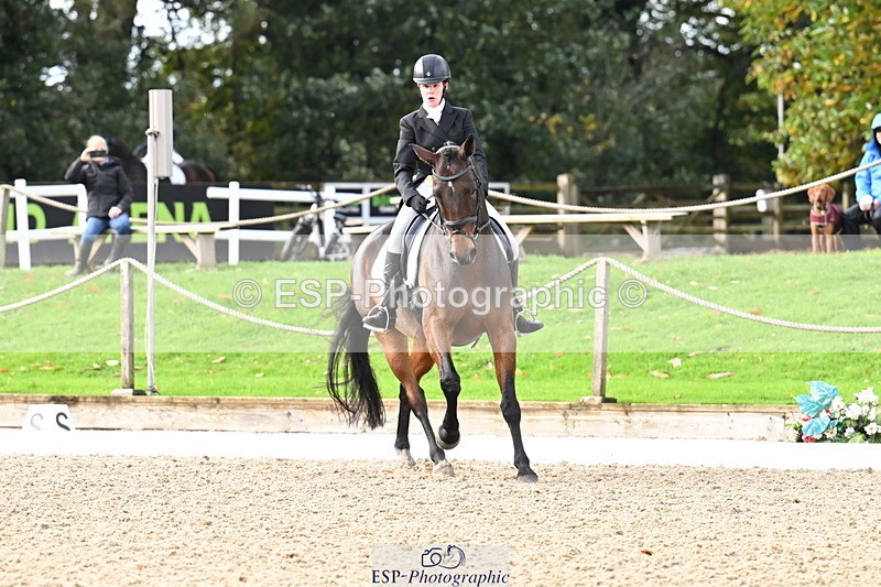 251023A-105324-01579 - B-132-Hannah.R.Jones