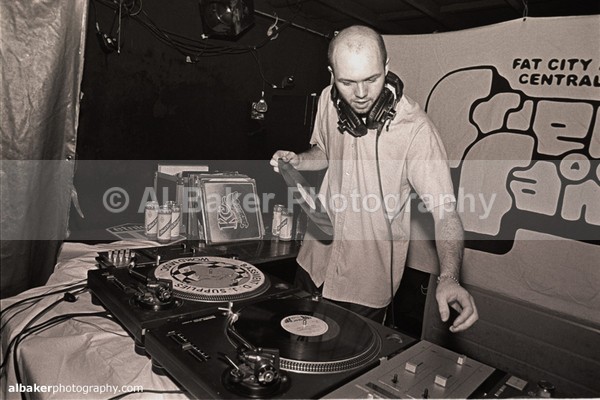 13 - Friends-&-Family @ the roadhouse 04.05.02