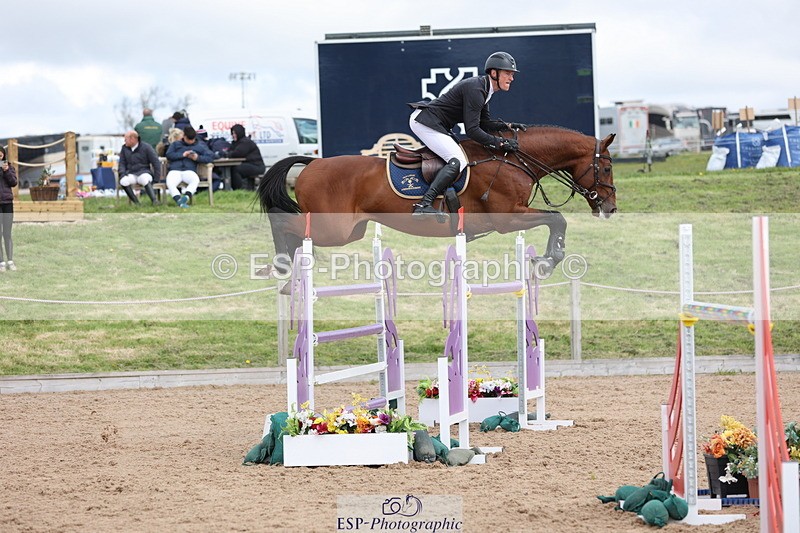 240419A-122420-07208 - Cls 6, 2 Star Medium Tour 1.35m