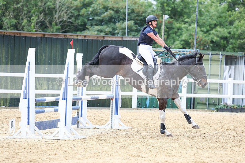 3E7A3094 - Class 4: Senior British Novice/90cm open