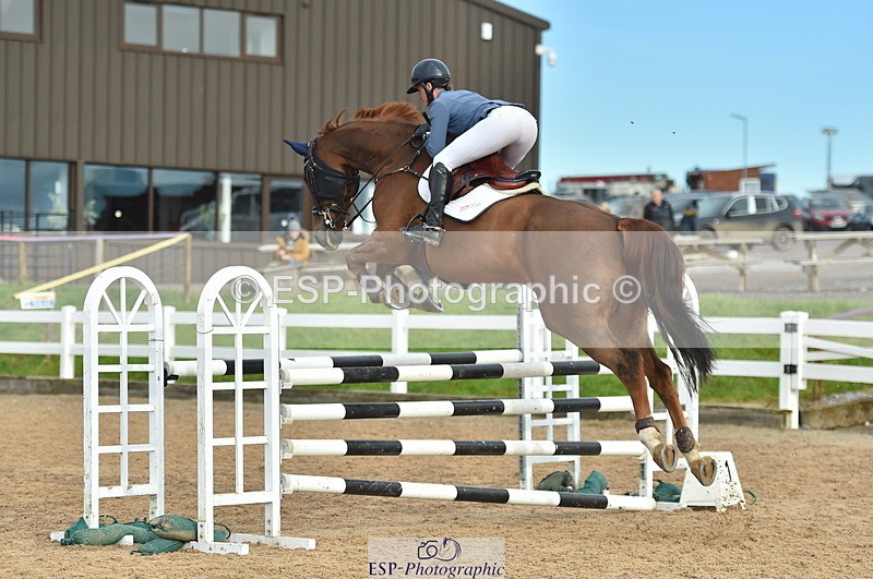 231111A-124118-01927 - Cls 12 Newcomers & 1.10m Open