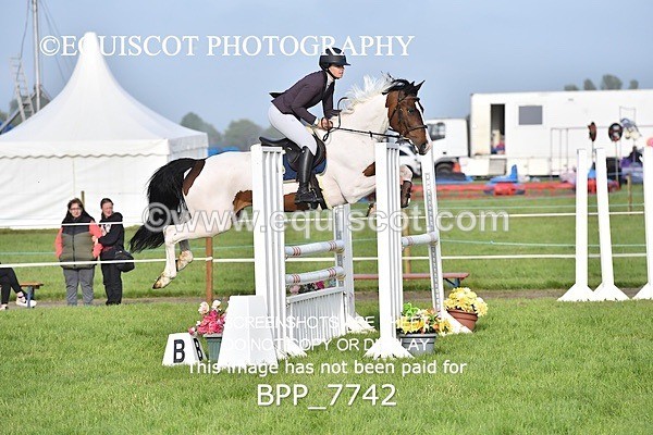 BPP_7742 - CLASS 6 Nisbets Fresh From The Farm & The Golf Inn 1.00m Amateur Championship