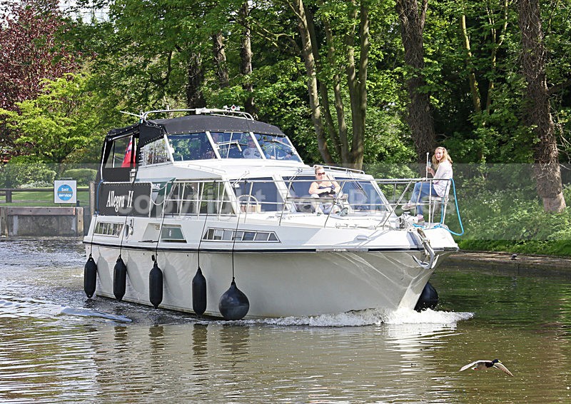 140426 ALLEGRA BROOM 42 WT7A9687 - Flybridge Cruisers