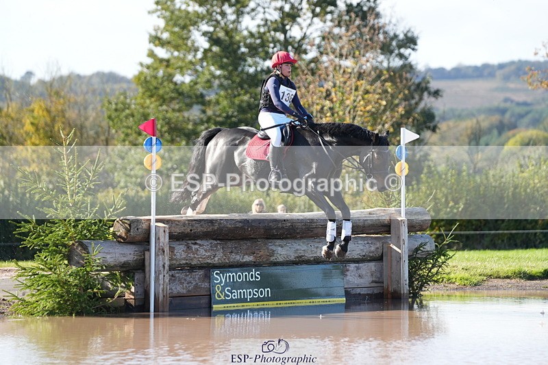 251024A-124111-10746 - B-136-Sophie.Jackson