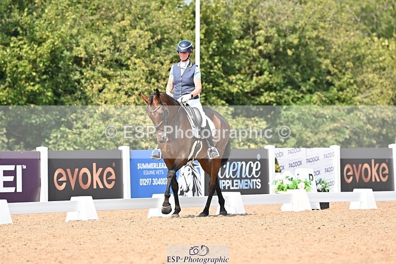 250816-131610-04632 - 092-Nikki.HandHigher.Ground