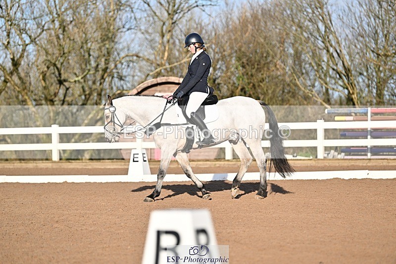 241214-104056-01196 - 146-CHLOE.DUNN-Towerhill.Shamie