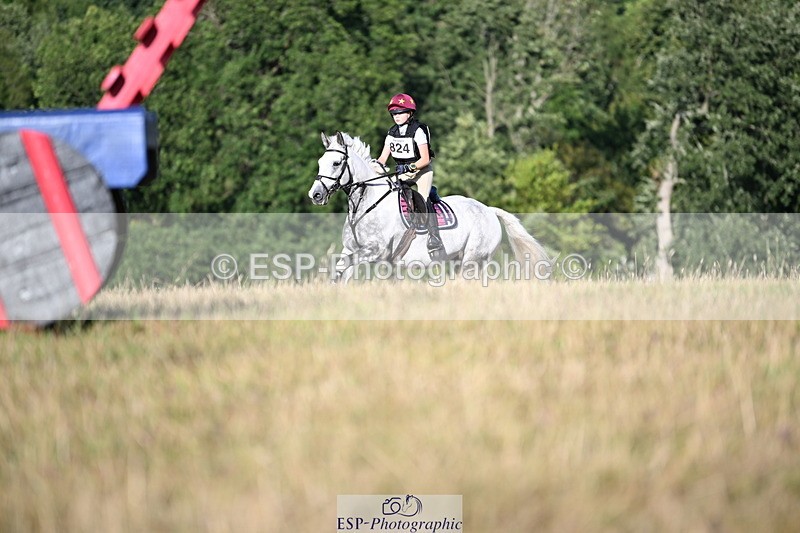 250803A-181351-18634 - R-824-Poppy.Wilkinson-DAISY.DER.BLUME