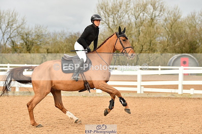 231122A-130330-00400 - Cls 4 Newcomers & 1.10m Open