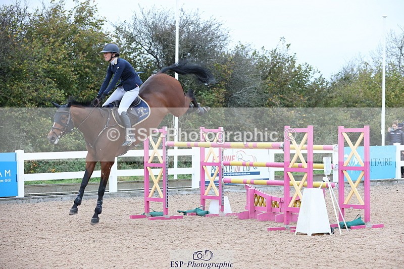 241101A-155425-03120 - FRI Cls 8 National 1.30m