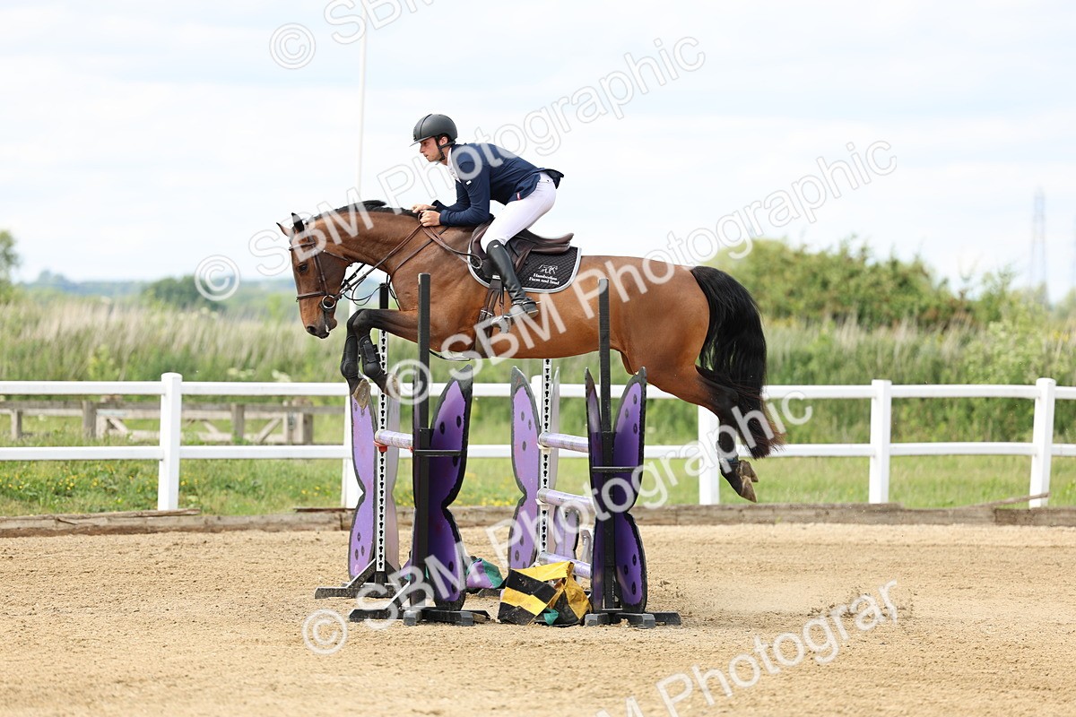 SBM_005954 - Class 19 - Senior Newcomers - 1.10m