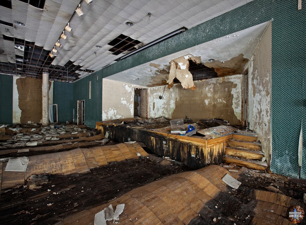 Harmony House Resort - Photographs by Matthew Christopher Murray of Abandoned America