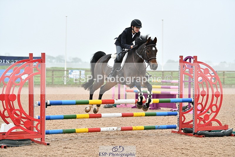 241102A-111036-04211 - SAT Cls 9 British Novice and 90cm Open