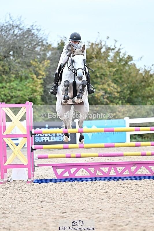 251015-131842-00537 - Cls 4 Newcomers and 1.10m Open